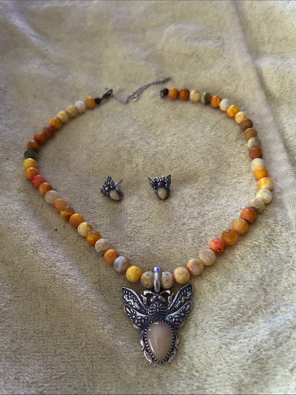 American west pretty bee necklace. Bee pendant silver and yellow jaspar on beads